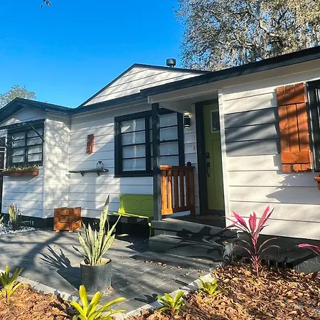 Charming Bungalow Centrally Located In Tampa